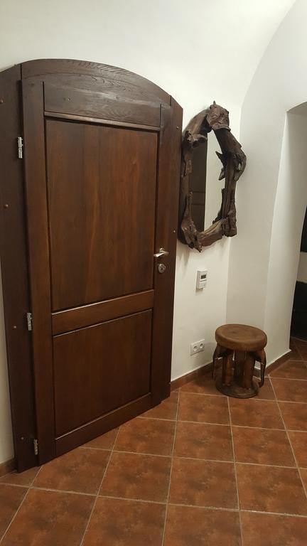 House Of Roses Apartment กุตนาฮอรา ภายนอก รูปภาพ