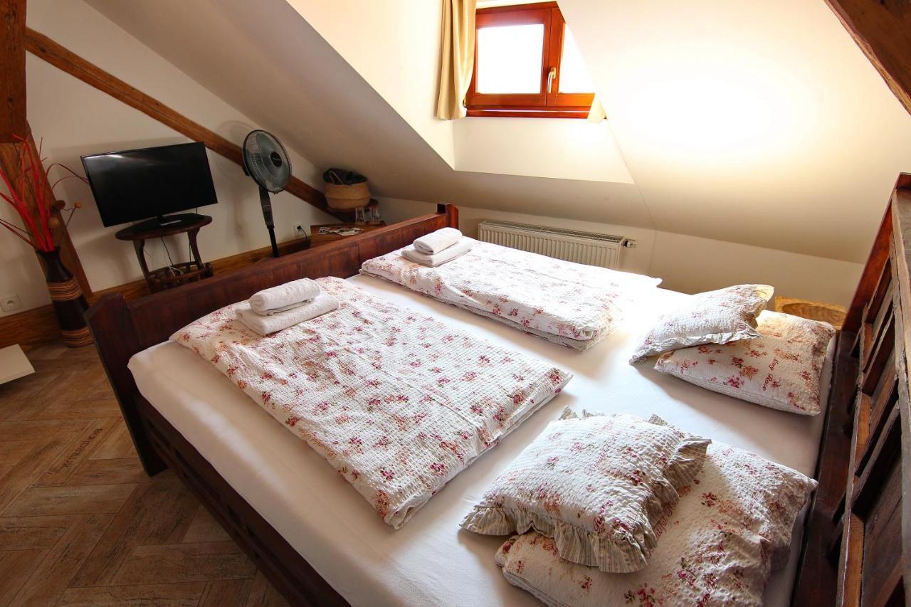 House Of Roses Apartment กุตนาฮอรา ภายนอก รูปภาพ